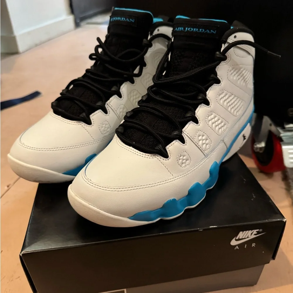 Men’s 10.5 Air Jordan 9 Retro “Powder Blue” - Picture 4 of 9